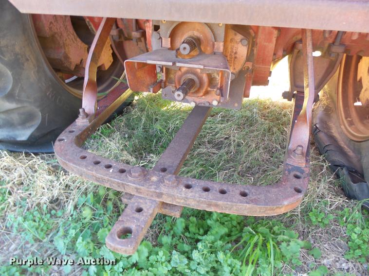 image for item DB4604 1966 International 806 tractor