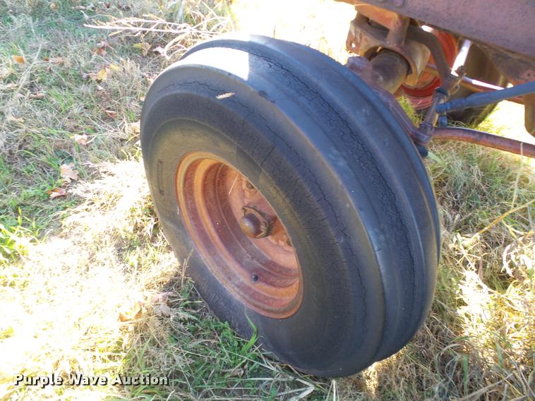 image for item DB4604 1966 International 806 tractor