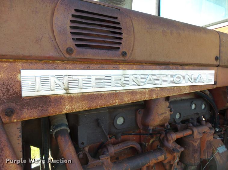 image for item DB4604 1966 International 806 tractor