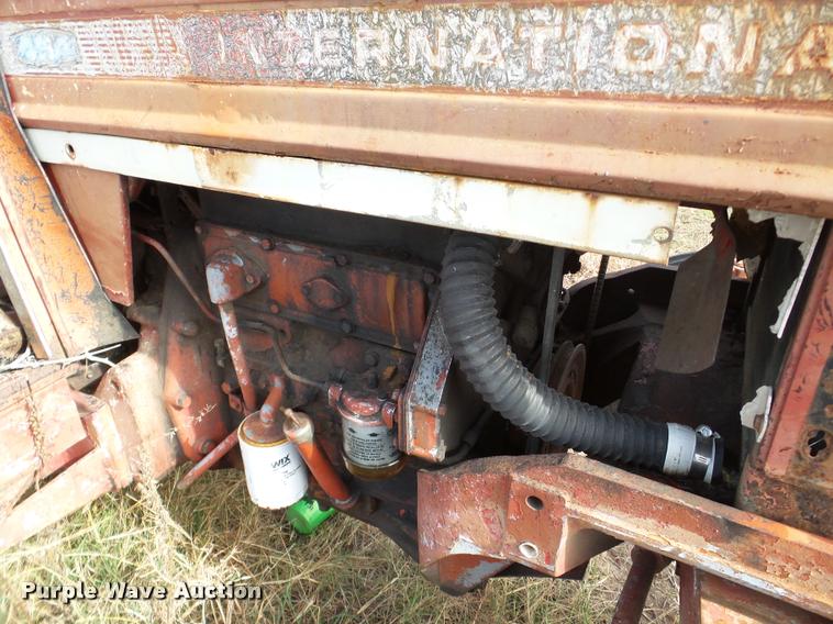image for item DB5328 International 454 tractor