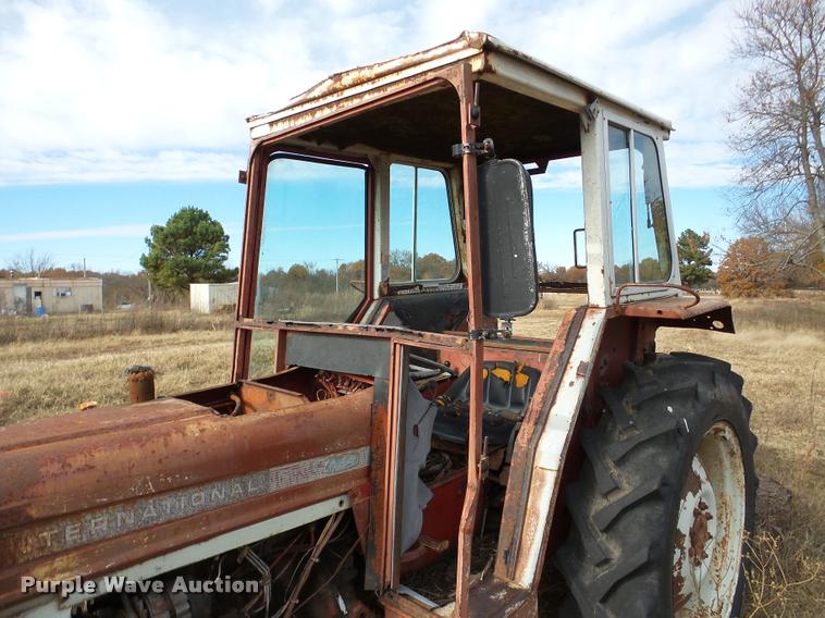 image for item DB5328 International 454 tractor
