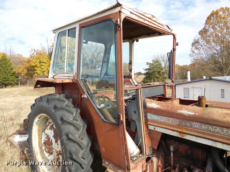 image for item DB5328 International 454 tractor