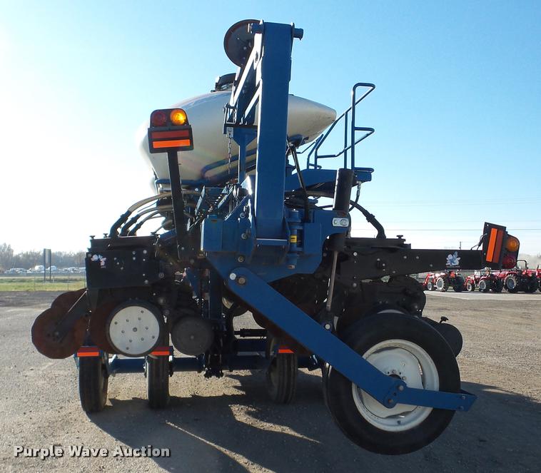 image for item DB5357 2009 Kinze 3660 12/23 split row planter