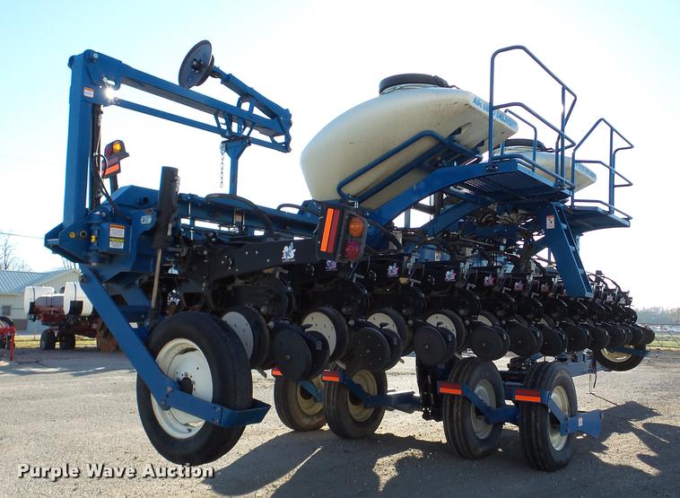 image for item DB5357 2009 Kinze 3660 12/23 split row planter