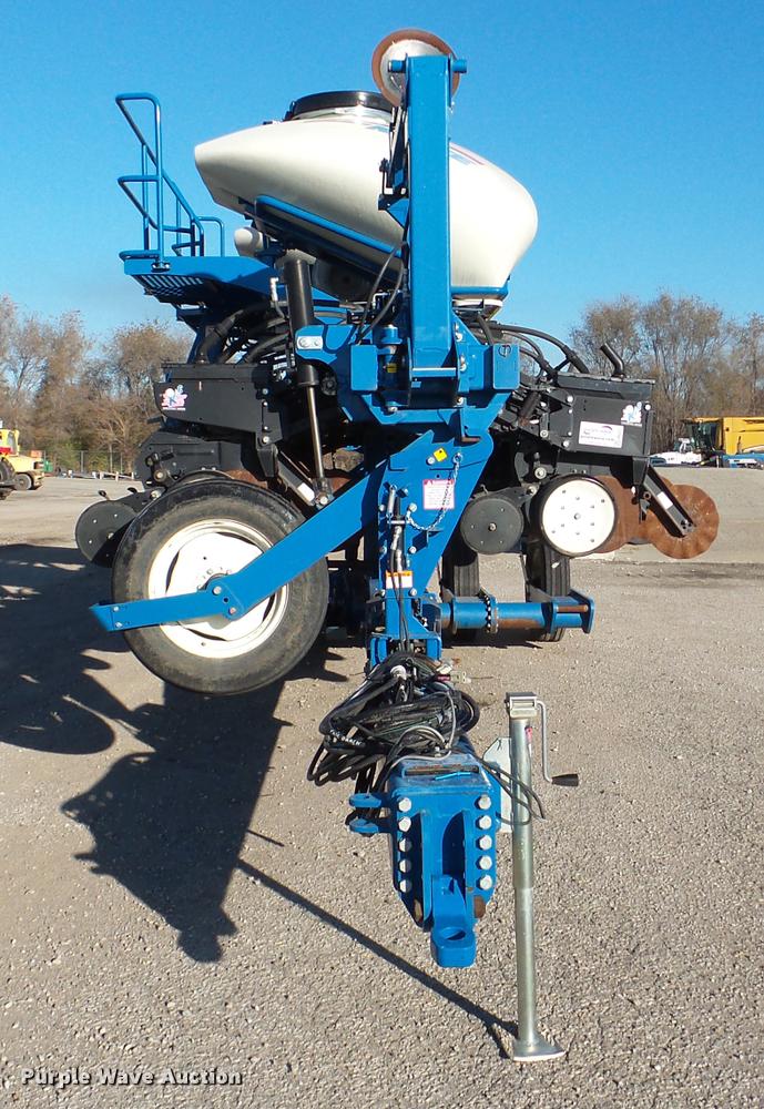 image for item DB5357 2009 Kinze 3660 12/23 split row planter