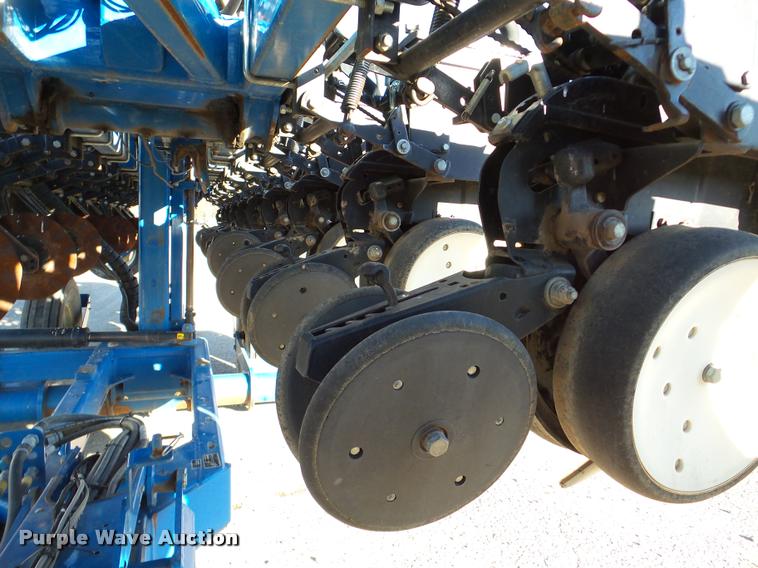 image for item DB5357 2009 Kinze 3660 12/23 split row planter