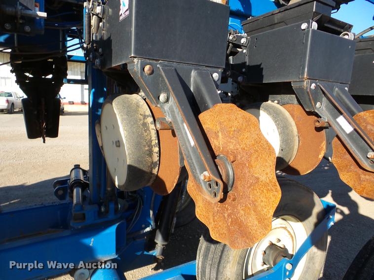 image for item DB5357 2009 Kinze 3660 12/23 split row planter
