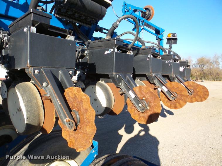 image for item DB5357 2009 Kinze 3660 12/23 split row planter