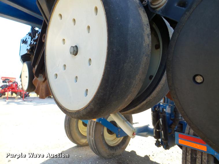 image for item DB5357 2009 Kinze 3660 12/23 split row planter