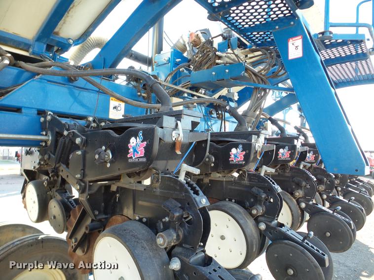 image for item DB5357 2009 Kinze 3660 12/23 split row planter