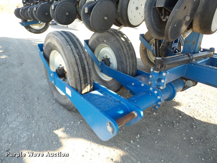 image for item DB5357 2009 Kinze 3660 12/23 split row planter