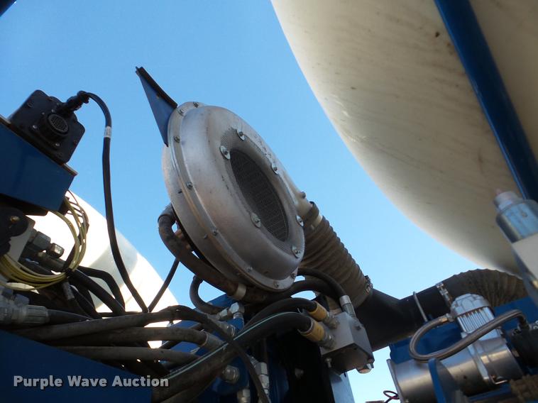 image for item DB5357 2009 Kinze 3660 12/23 split row planter