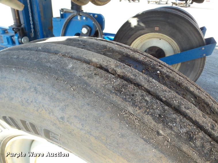 image for item DB5357 2009 Kinze 3660 12/23 split row planter