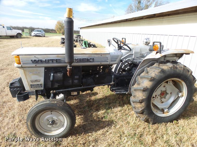image for item DF9066 White 2-30 Field Boss tractor