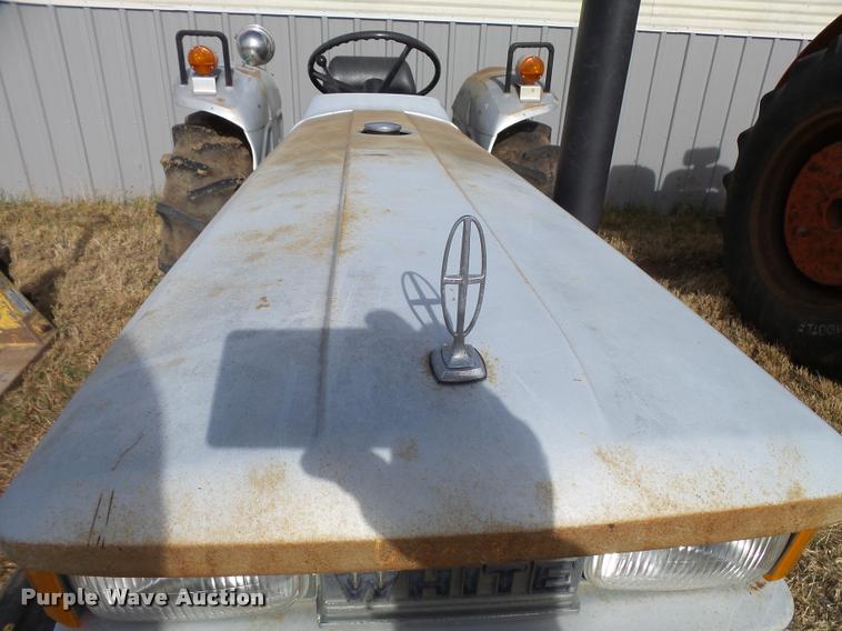 image for item DF9066 White 2-30 Field Boss tractor