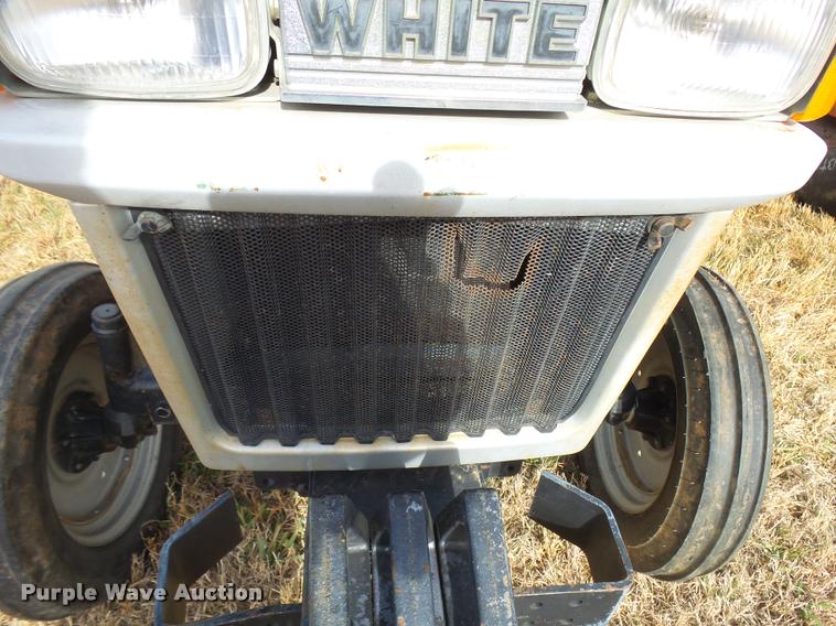 image for item DF9066 White 2-30 Field Boss tractor