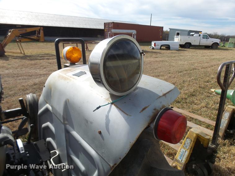 image for item DF9066 White 2-30 Field Boss tractor