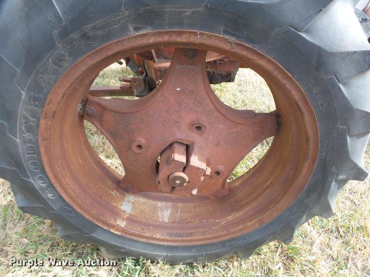 image for item DF9071 1949 Case VAC tractor