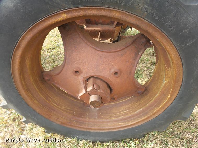 image for item DF9071 1949 Case VAC tractor