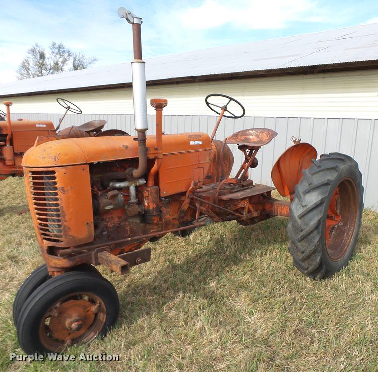 image for item DF9072 1947 Case VAC tractor