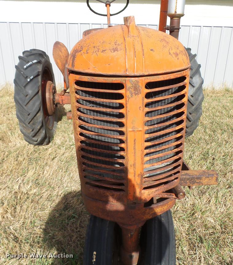 image for item DF9072 1947 Case VAC tractor