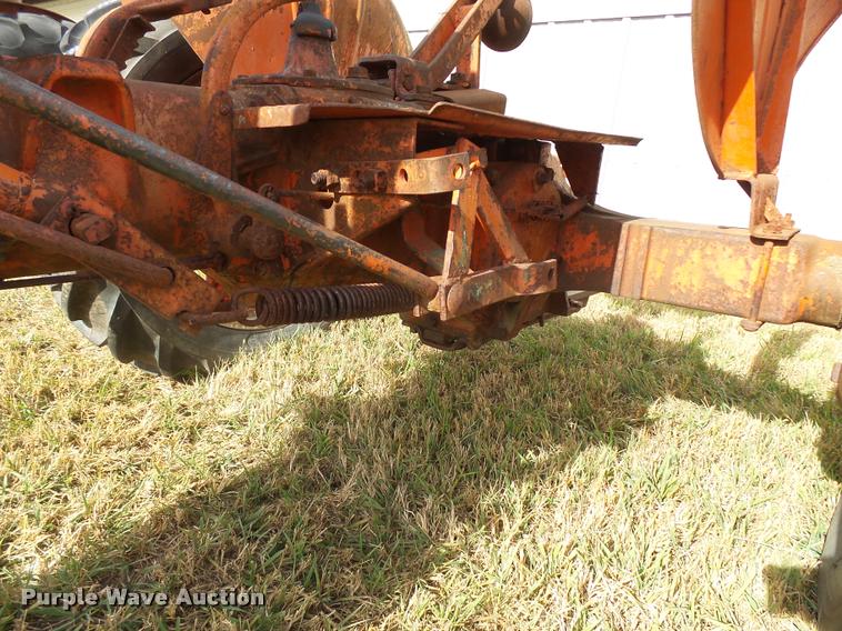 image for item DF9072 1947 Case VAC tractor