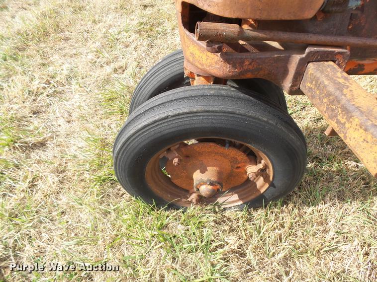 image for item DF9072 1947 Case VAC tractor