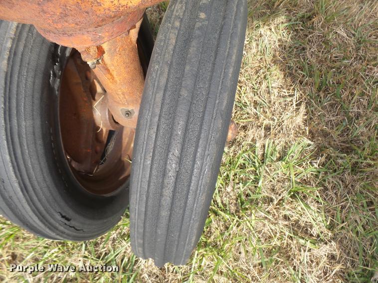 image for item DF9072 1947 Case VAC tractor