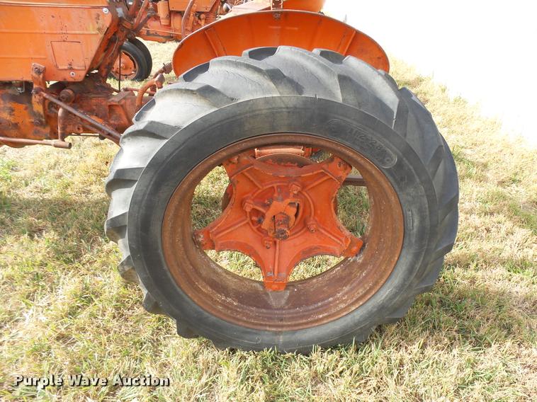 image for item DF9072 1947 Case VAC tractor