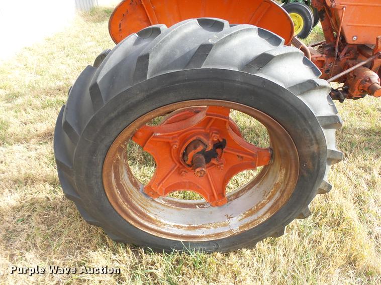 image for item DF9072 1947 Case VAC tractor