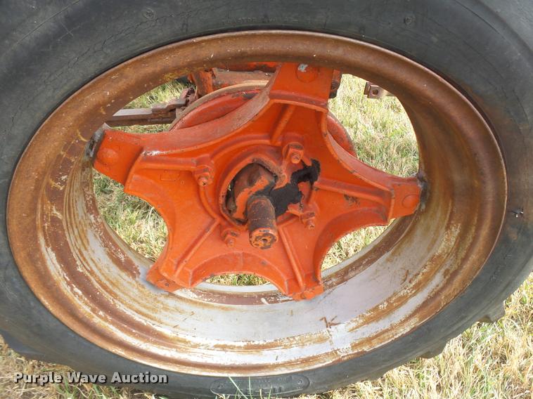 image for item DF9072 1947 Case VAC tractor