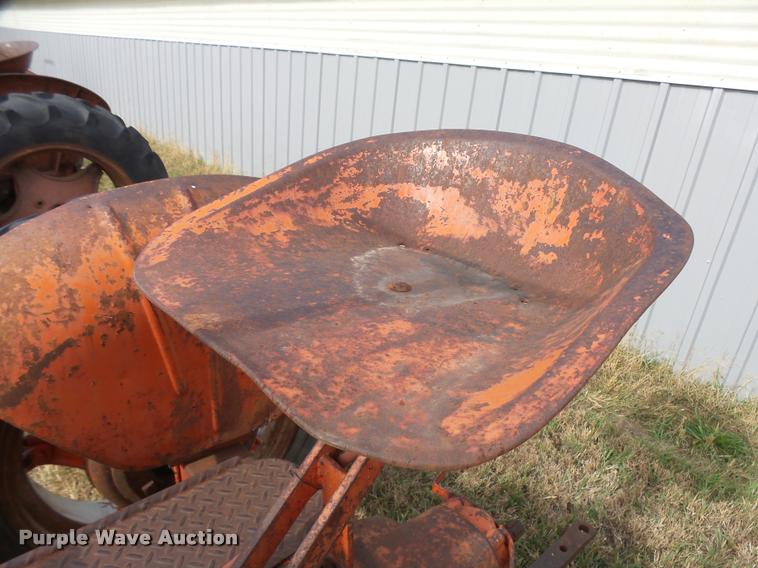 image for item DF9072 1947 Case VAC tractor