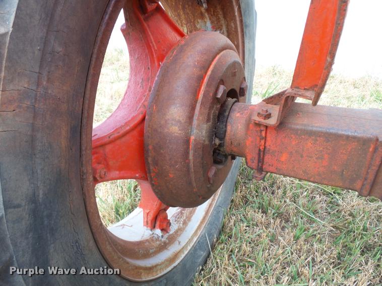 image for item DF9072 1947 Case VAC tractor