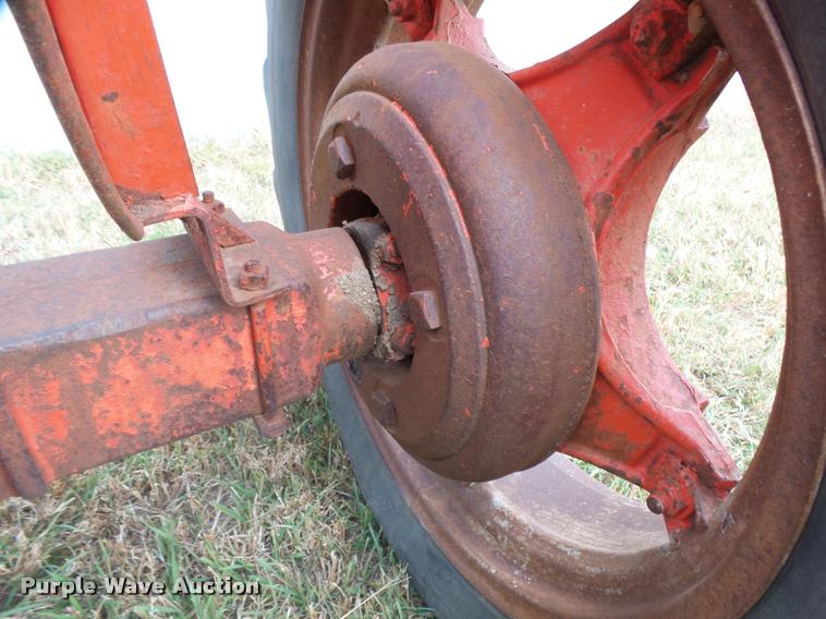 image for item DF9072 1947 Case VAC tractor