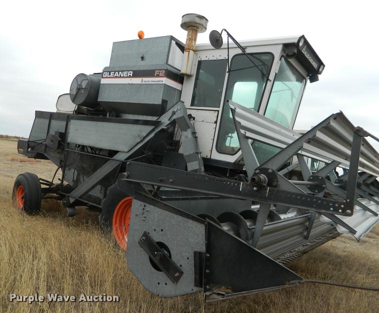 image for item J5007 Gleaner F2 combine