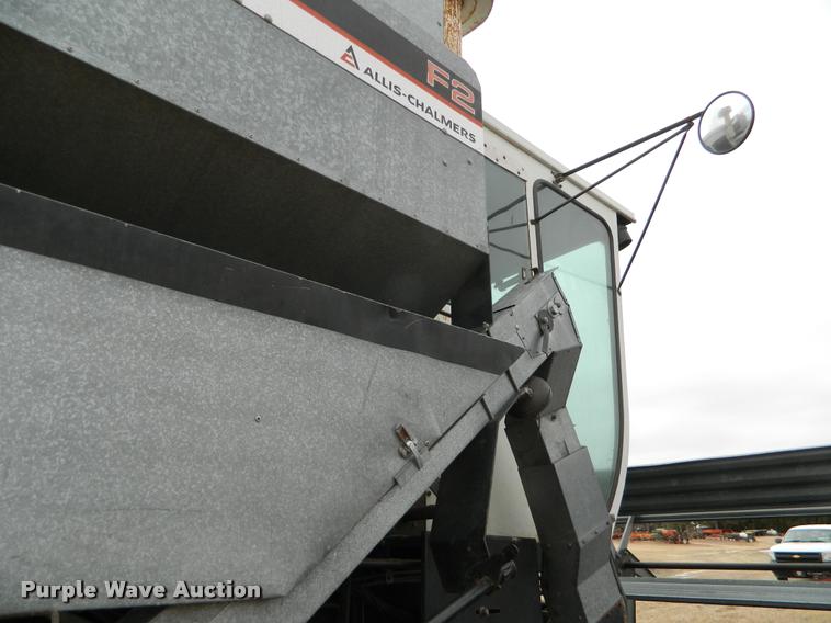 image for item J5007 Gleaner F2 combine