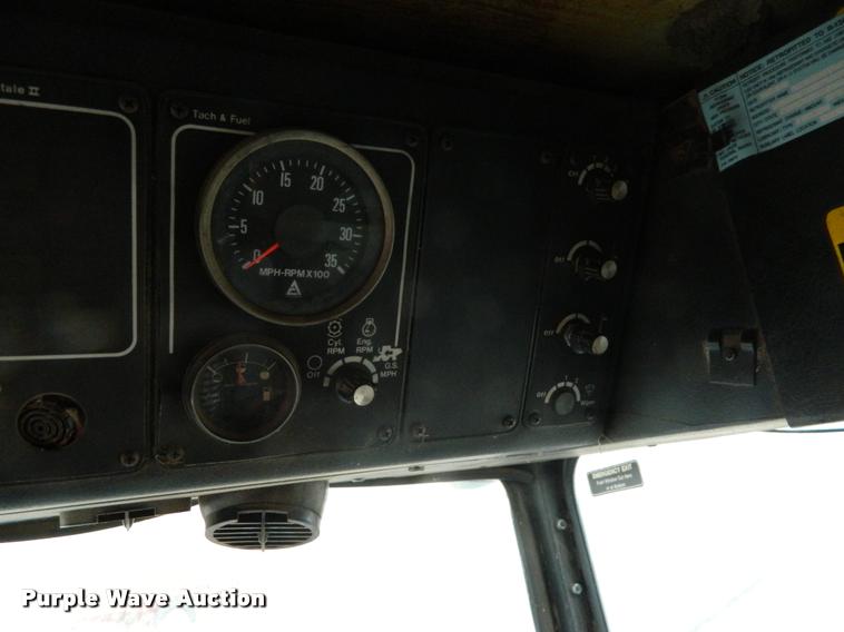 image for item J5007 Gleaner F2 combine