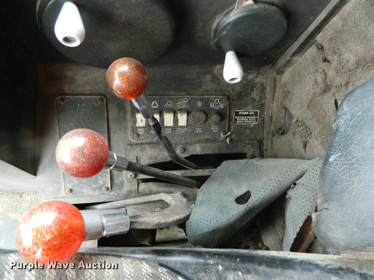 image for item J5007 Gleaner F2 combine