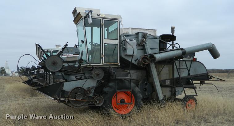 image for item J5008 Gleaner A combine