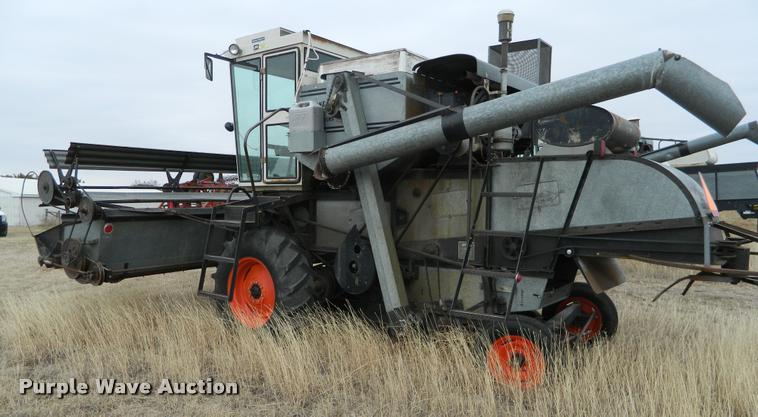 image for item J5008 Gleaner A combine