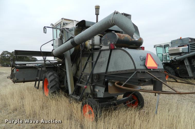 image for item J5008 Gleaner A combine