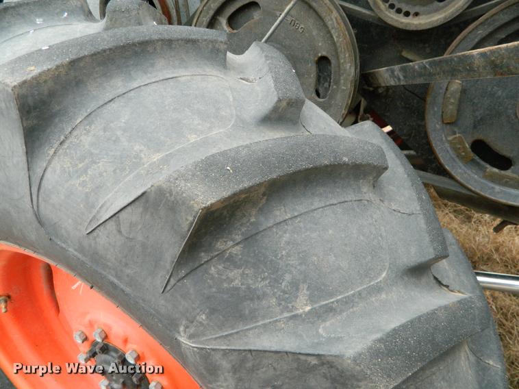 image for item J5008 Gleaner A combine