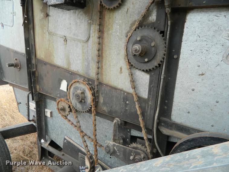 image for item J5008 Gleaner A combine