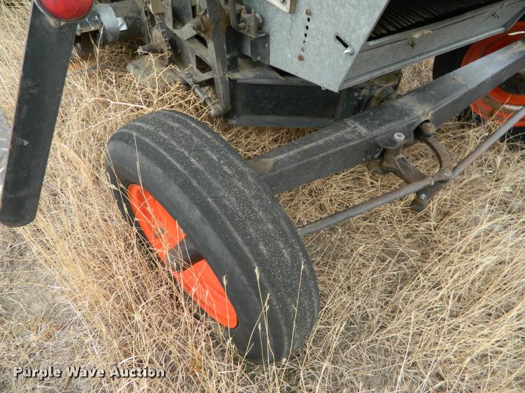 image for item J5008 Gleaner A combine