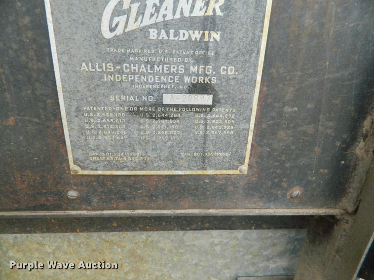 image for item J5008 Gleaner A combine