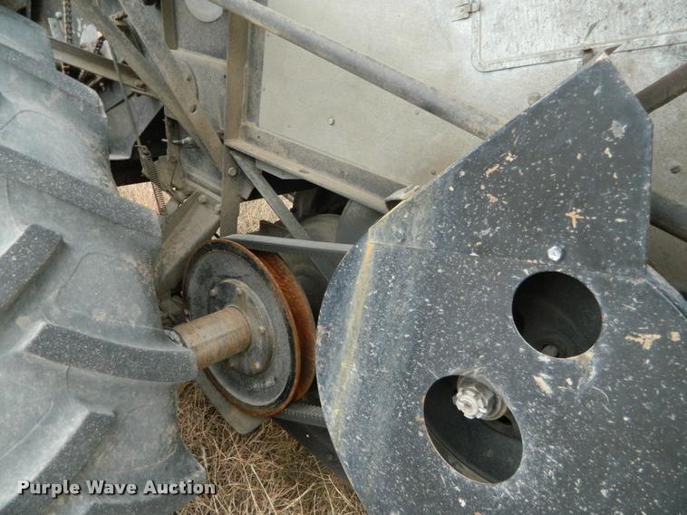 image for item J5008 Gleaner A combine
