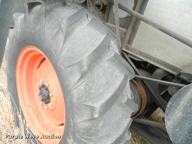 image for item J5008 Gleaner A combine