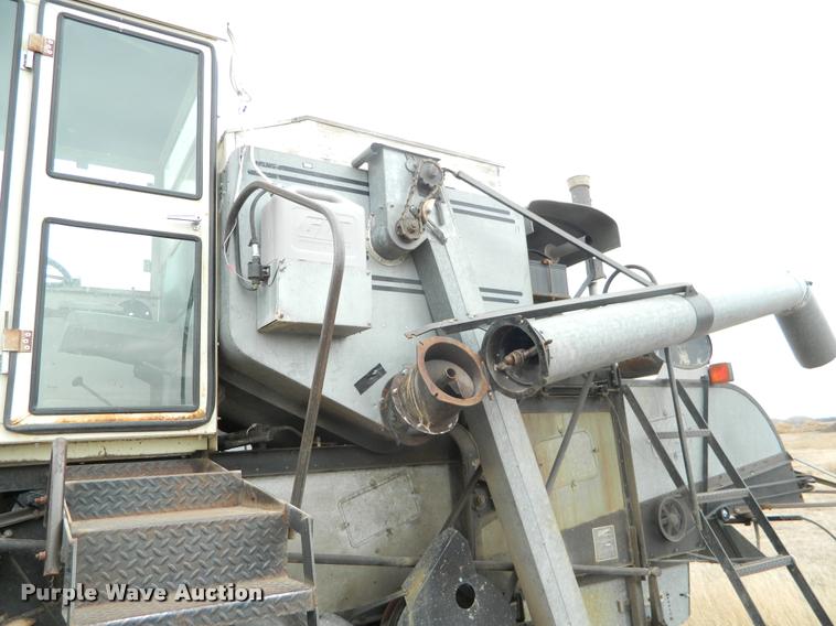 image for item J5008 Gleaner A combine