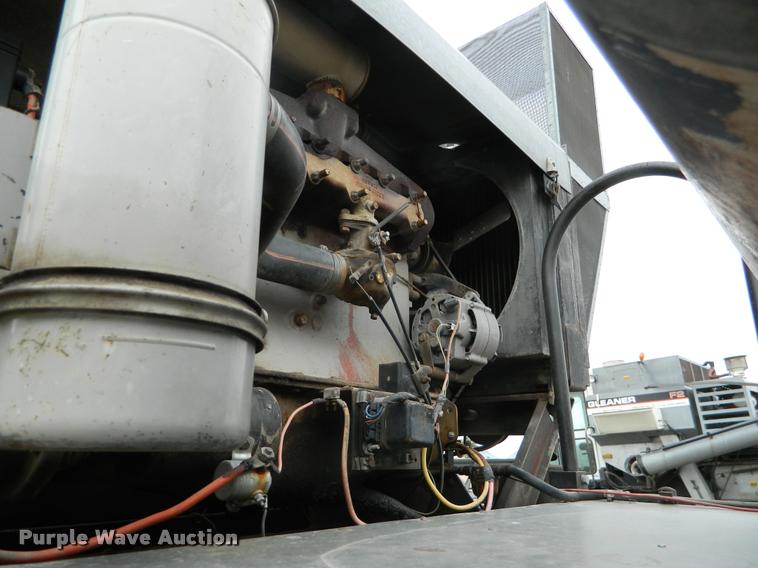 image for item J5008 Gleaner A combine