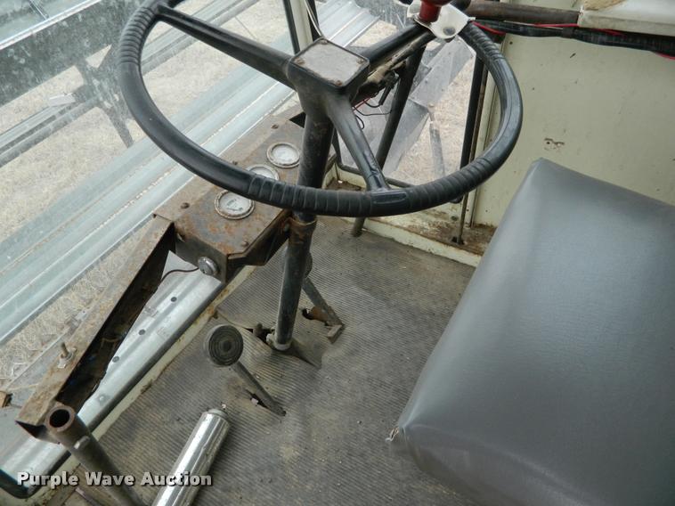 image for item J5008 Gleaner A combine